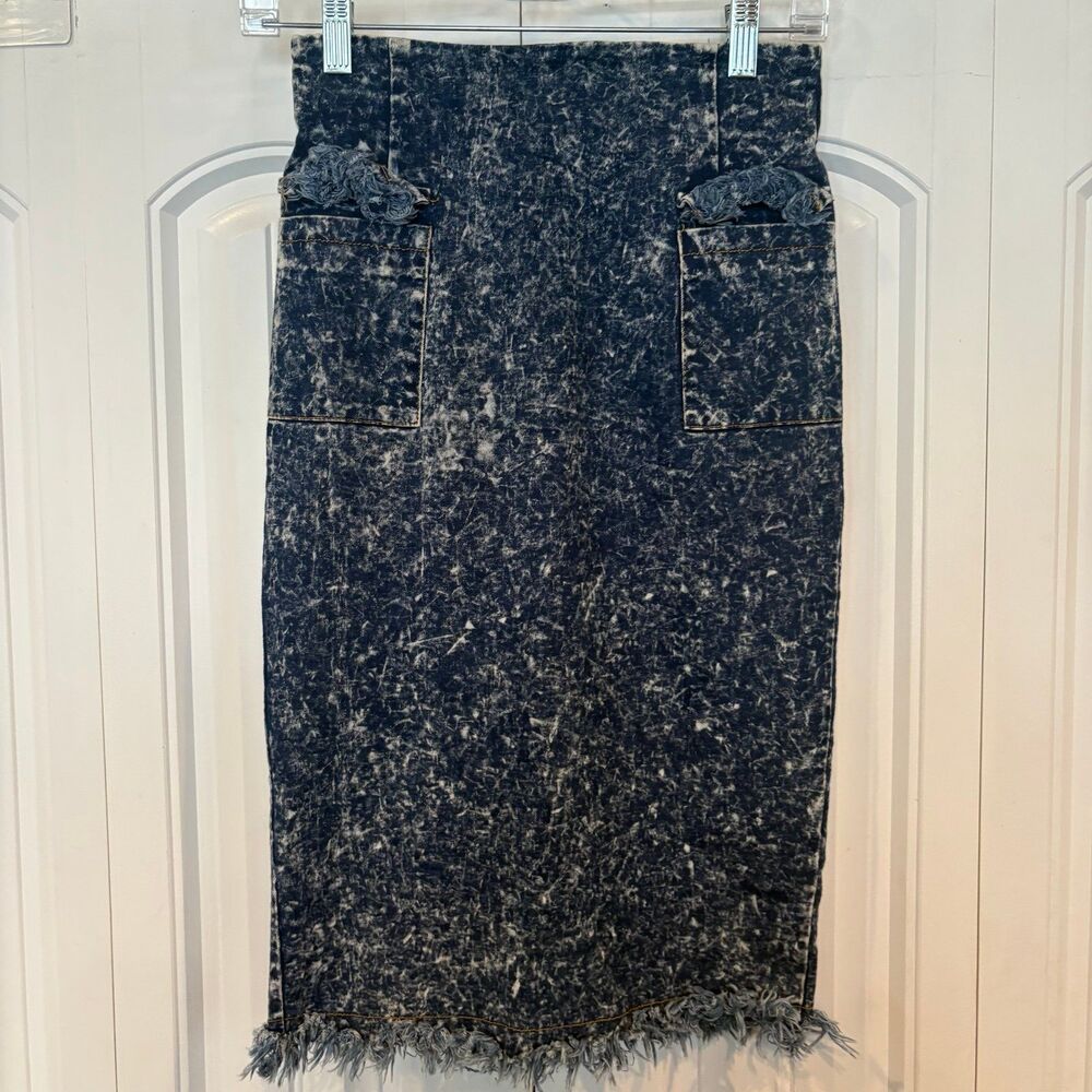 36 Point‎ 5 Acid Wash Skirt Size Medium